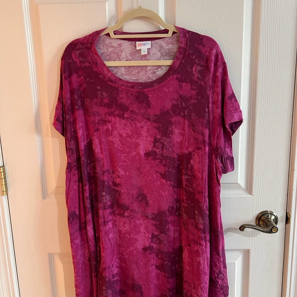 LuLaRoe “Erika” Magenta Tie-Dye Short Sleeve Top